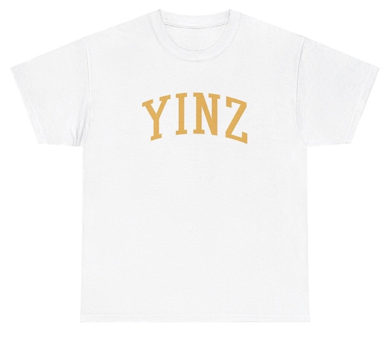 Yinz Slang Meme T Shirt Funny Midwest Slang Varsity Style Oddly Specific Tee L
