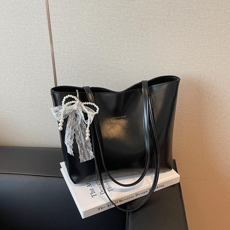 

Retro large-capacity tote bag, summer new shoulder bag, silk scarf, premium commuter bag чёрный