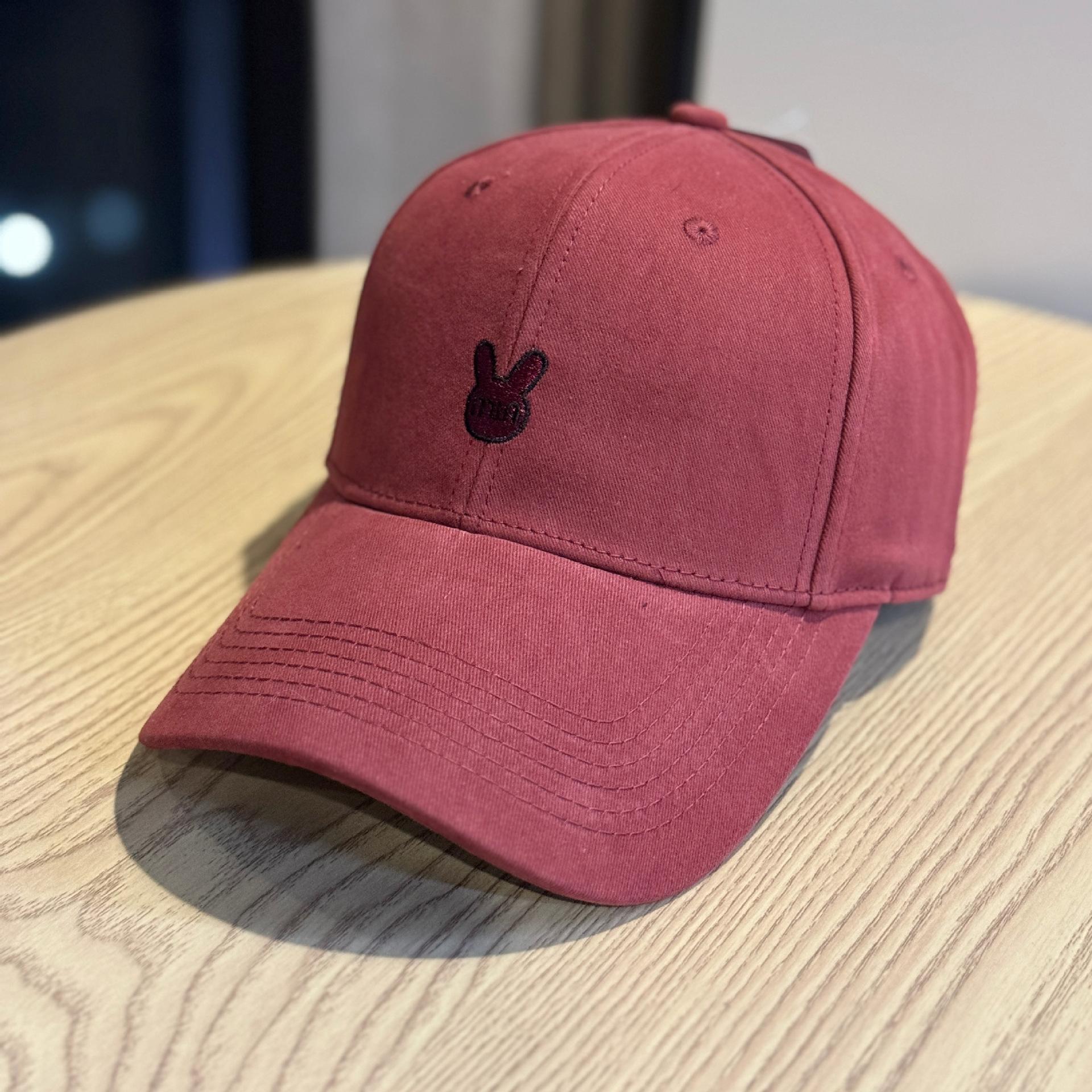 

Spring and summer new cartoon embroidered baseball cap for women, versatile hard-brimmed cap, outdoor sun hat that makes the face look smaller and Adult54-60Adjustable вина червоного кольору