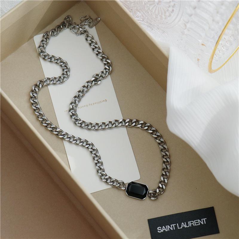 European & American Retro Titanium Steel Black Diamond Clavicle Necklace - Short, Simple, and Stylish for Women