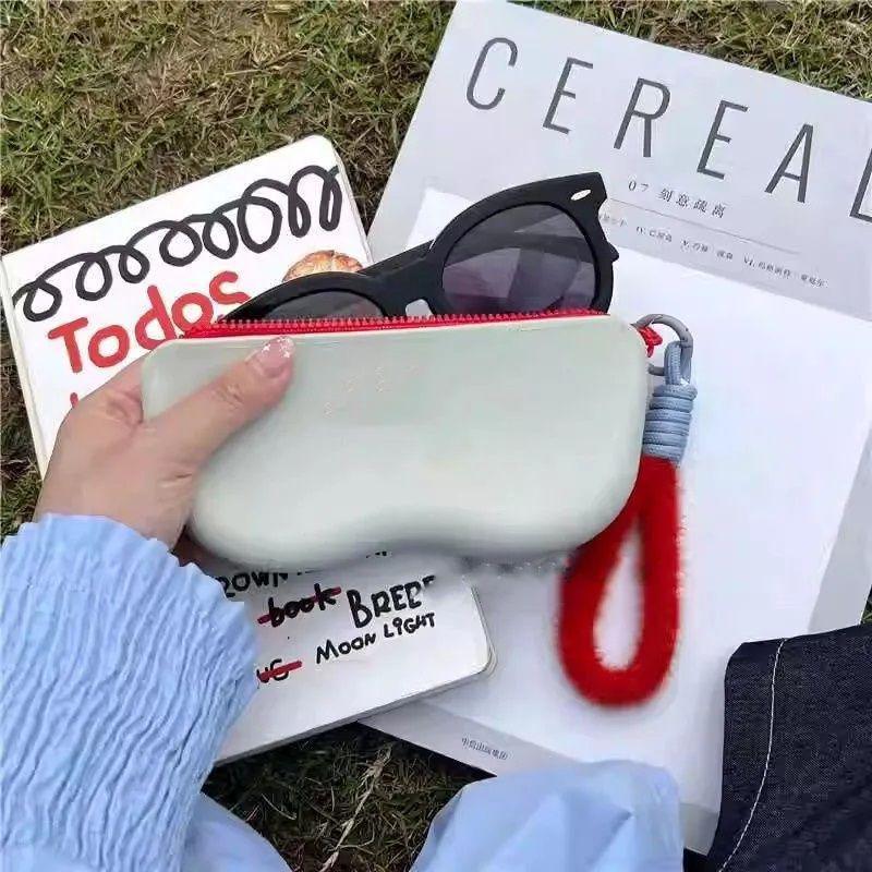 

Силиконовый чехол для солнцезащитных очков с цветными блоками | Портативный защитный чехол для очков 17.5*5*8.3 cm