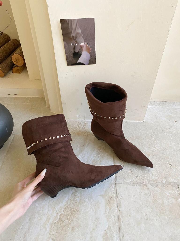 French pointed rivet suede medium tube stacking boots women's 2025 autumn and winter wood grain cone and rhinestone two wear medium tube boots
