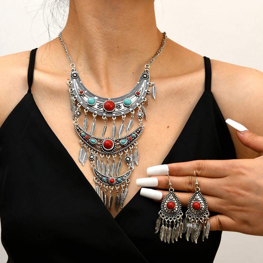 

Vintage Leaf Tassel Necklace Earring Set золотий