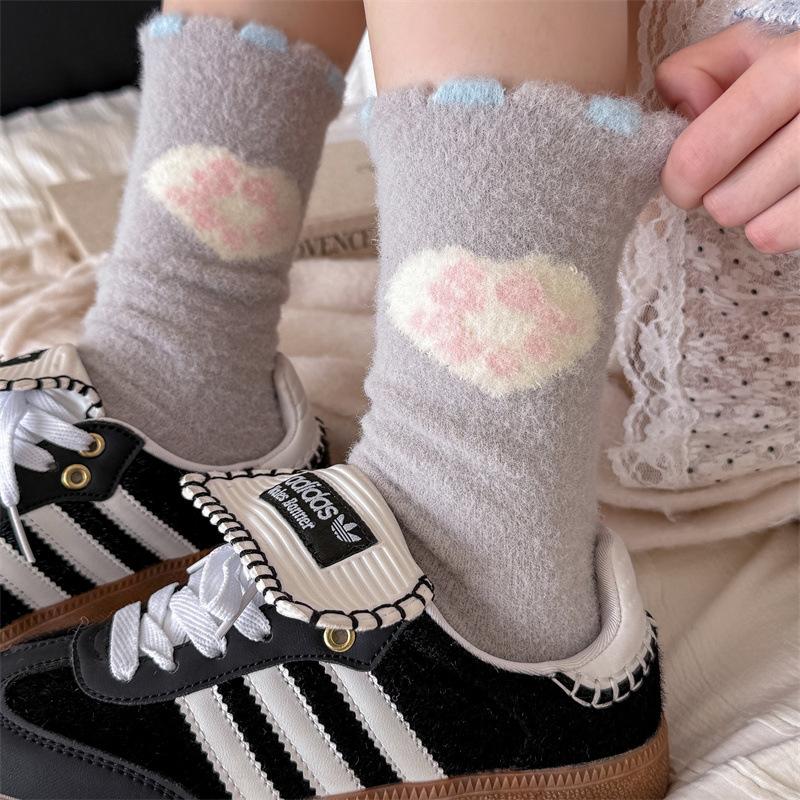 Autumn and Winter Australian Velvet Female Cartoon Dog Heart-shaped Pile Socks, Thickened Warm and Cute Home Floor Sleeping Socks for Winter