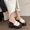Coole Plateau-Sandalen für Damen-Sommerbekleidung 2025 neue Mode mit Rock Ein-Wort lässige Strandsandalen