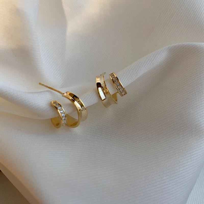 Double-layer C-shaped stud earrings for women's light luxury temperament, simple design earrings, half-circle earrings