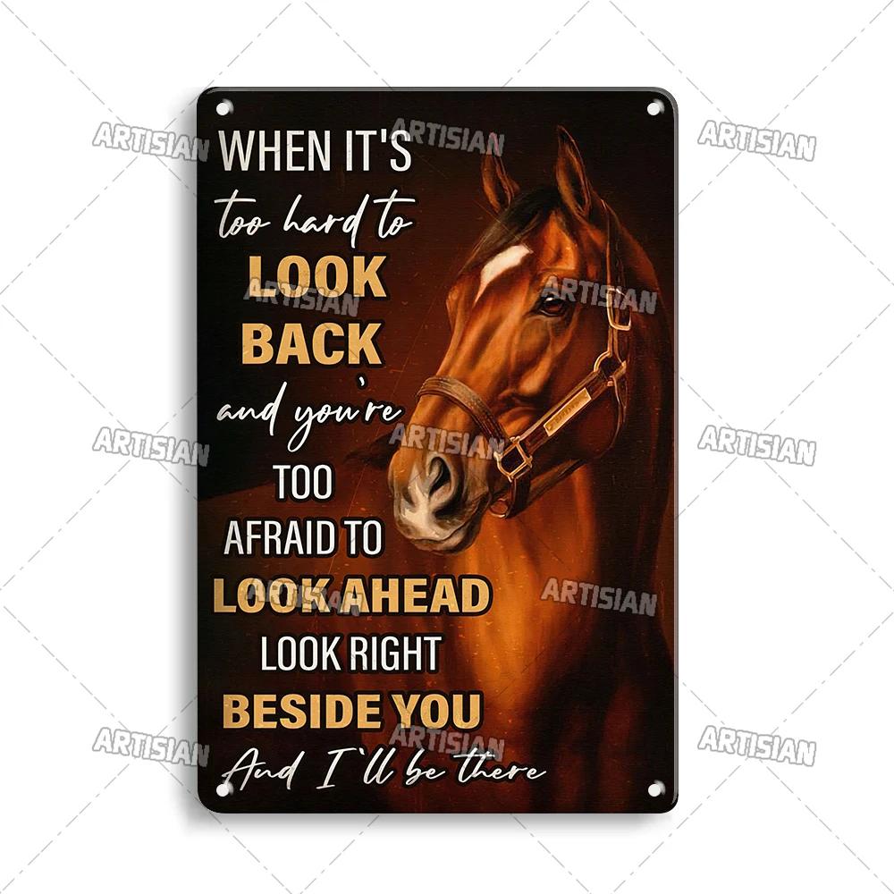 ARTISAN Verwittertes Mädchen und Pferd Kunst Metallposter Vintage Wandplatte Klassischer Sport Metallplakette Bar Café Garage Wanddekor Schild