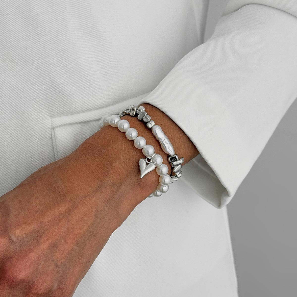 

Модный минималистичный браслет в стиле INS с жемчугом в форме сердца, нишевый, уникальный, из неровных CCB бусин, ручное украшение для женщин, повседневные украшения