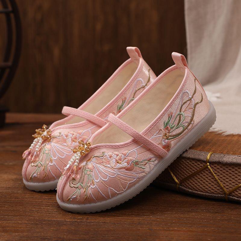 

Swallow Language Hanfu Shoes for Kids - Handmade Embroidered Traditional Chinese Performance Shoes for Spring Size 34 / 21cm рожевий