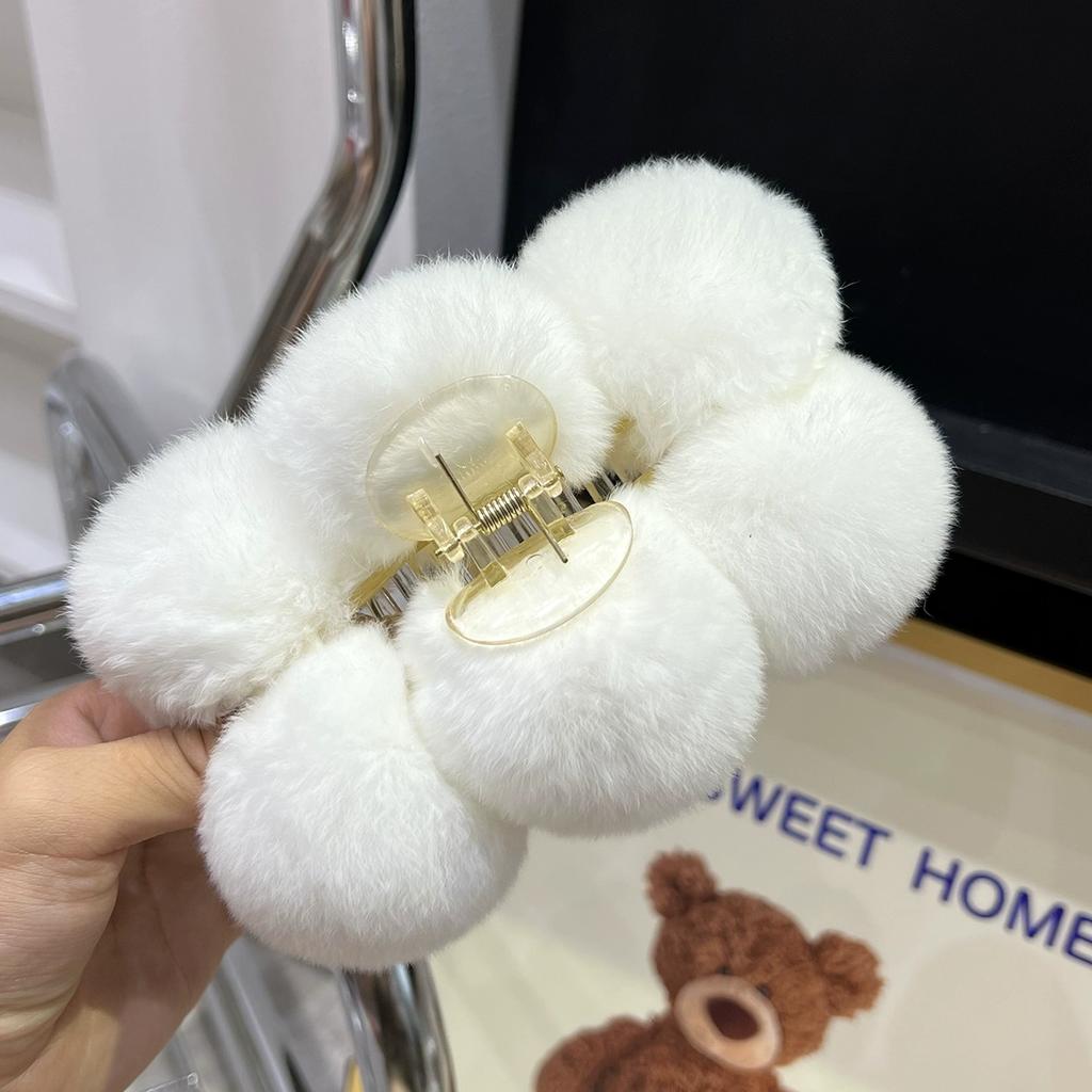 Autumn and winter temperament model~ Rex rabbit hair ball grab clip large plush hair grab back head shark clip hairpin headgear