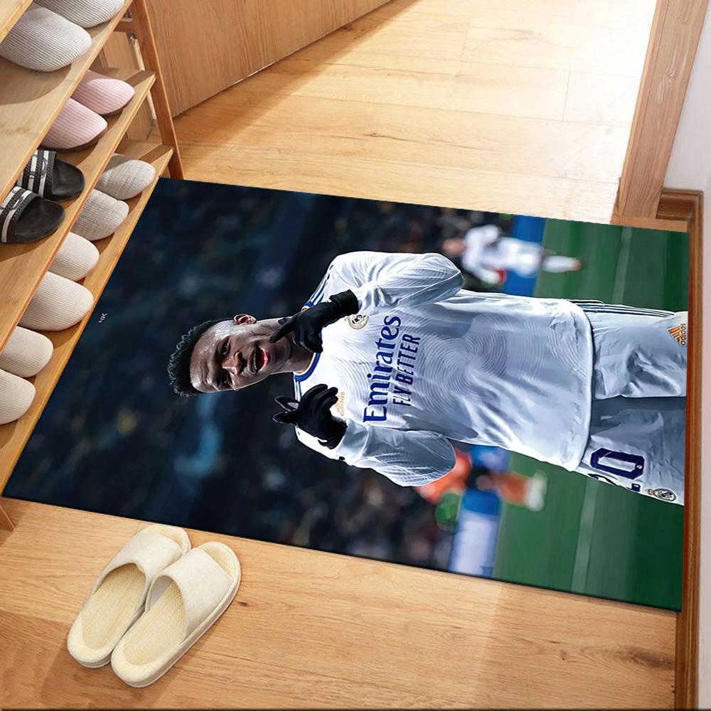Neymar Jr. Dywaniki Brazil Legend Square to świetny wybór do salonów, sypialni, wystroju domu oraz jako prezenty.