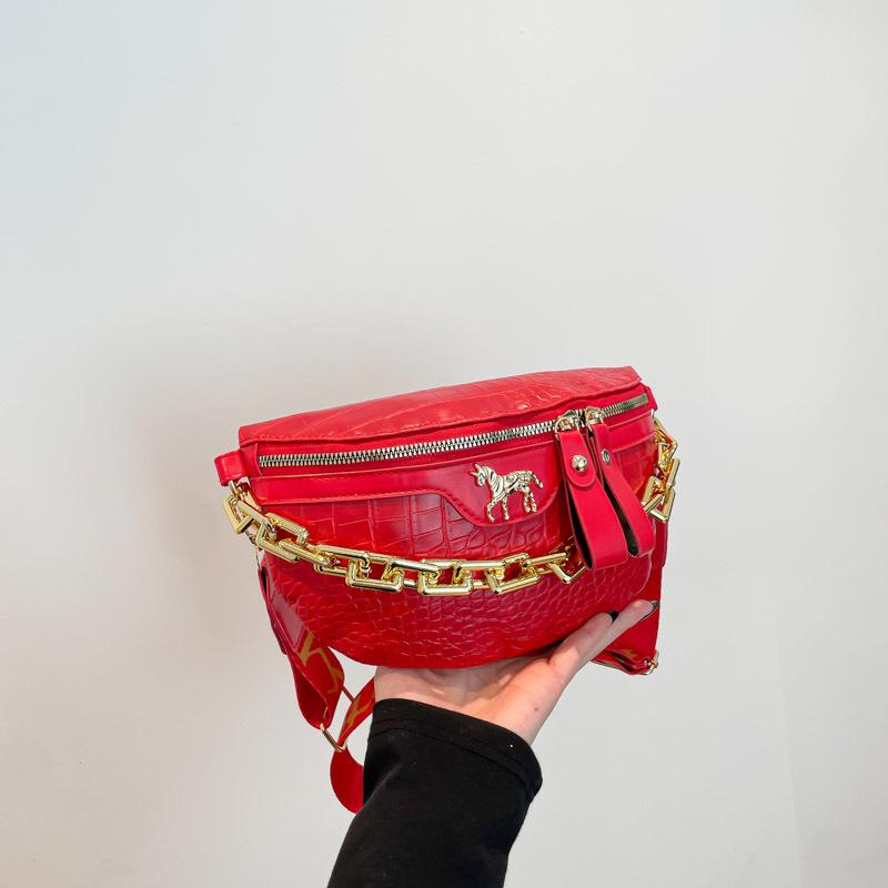 Модная черная поясная сумка с крокодиловым узором золотой фурнитурой и анималистичным мотивом One Size красный 945₽