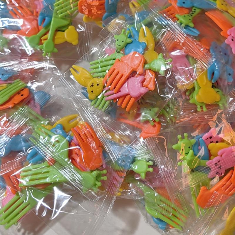 Animal Farm Fruit Fork Mini Cartoon Children Snack Cake Dessert Food Fruit Pick Toothpick Bento Lunches Party Decor Random Color