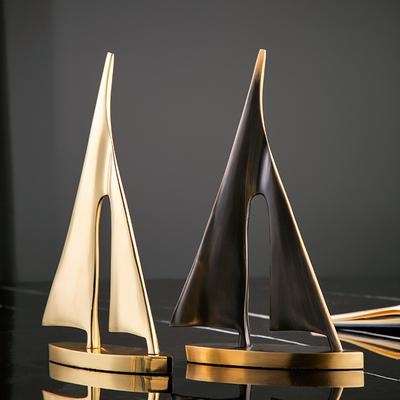 Glatte Fahrt Segelboot Metallhandwerk Ornamente Kupfer Golden Hohl Schiff Abstrakte Geometrische Segelboot Skulptur Heimdekoration