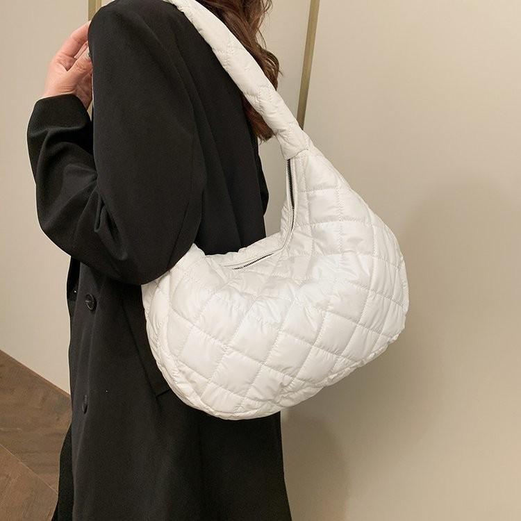 Chic And Versatile Shoulder Bag For Women Featuring Diamond Pattern And Soft Fabric