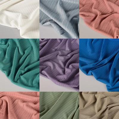 100 x 160 cm plissierter Stoff mit Streifen, elastisch, seidig glatt, knitterfrei, dünn, für Frühling und Sommer, Stretch-Kleidungsstoff