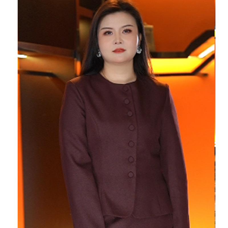 

Костюм приталенного кроя цвета «Анкара красный»: Высококлассная светская рабочая одежда с круглым вырезом L