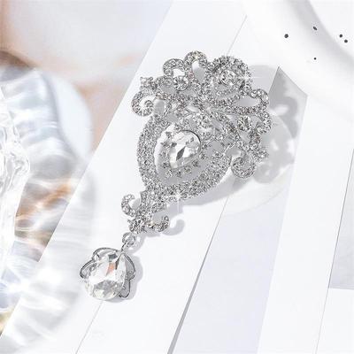 Europeisk-amerikansk droppformad brosch med fullständiga diamanter: Stilfull strasskrona och kristallnål för män och kvinnor