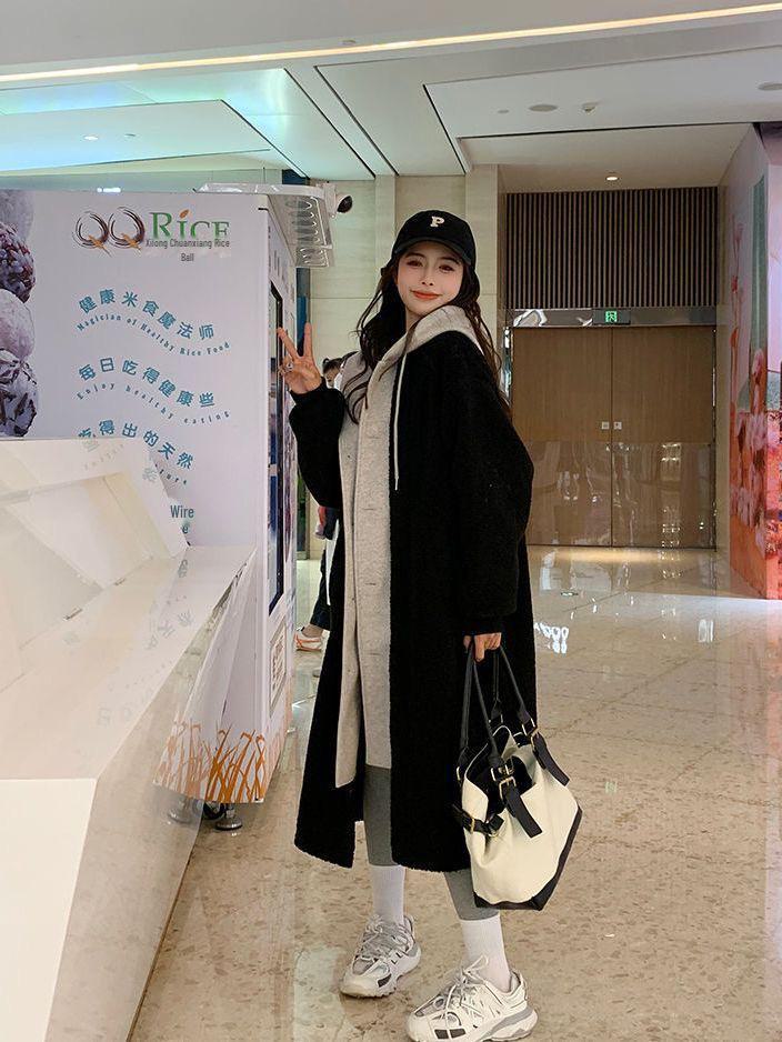 Palton lung cu glugă din piele de miel falsă două piese pentru femei - Modă de iarnă culoare uni cu nasturi