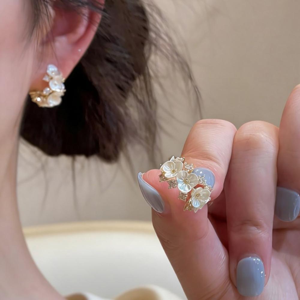 New Elegant Rhinestone Pearl Flower C-shaped Earrings for Women Cute Flower Earring Wedding Party Ear Accessory Y2K Jewelry Gift