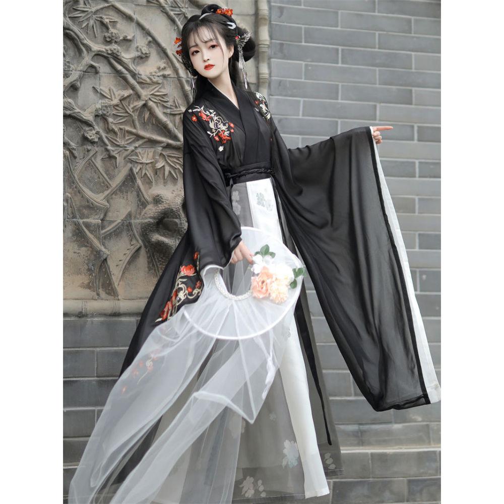 Noul costum elegant pentru femei Hanfu, în stilul dinastiei Wei și Jin din China