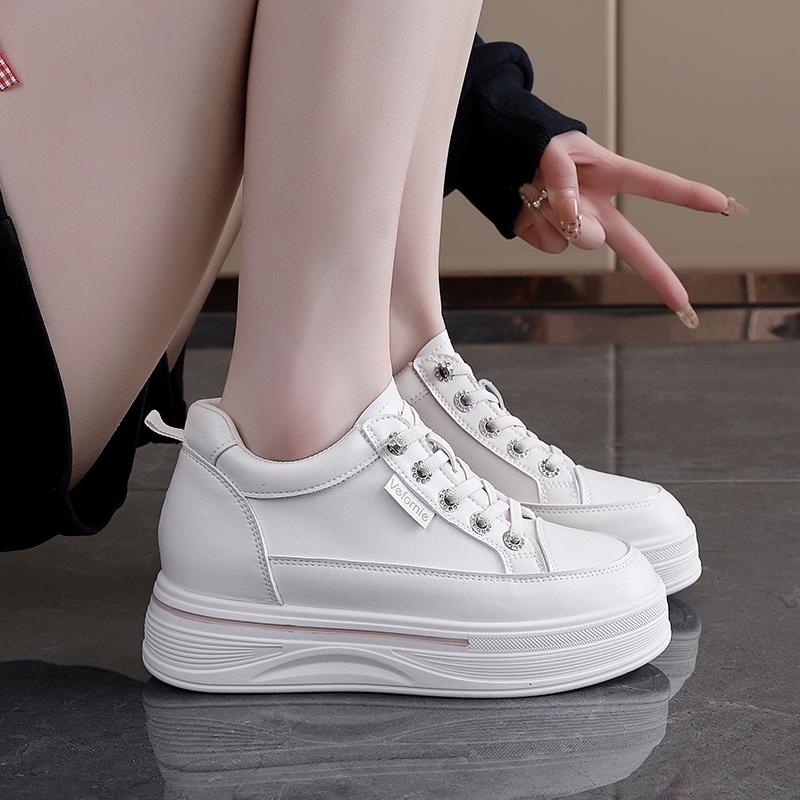 Inner Height Increasing White Shoes for Women, Comfortable and Versatile, Thick Sole, Casual Leather Surface, Sponge Cake, Small Board Shoes for Women