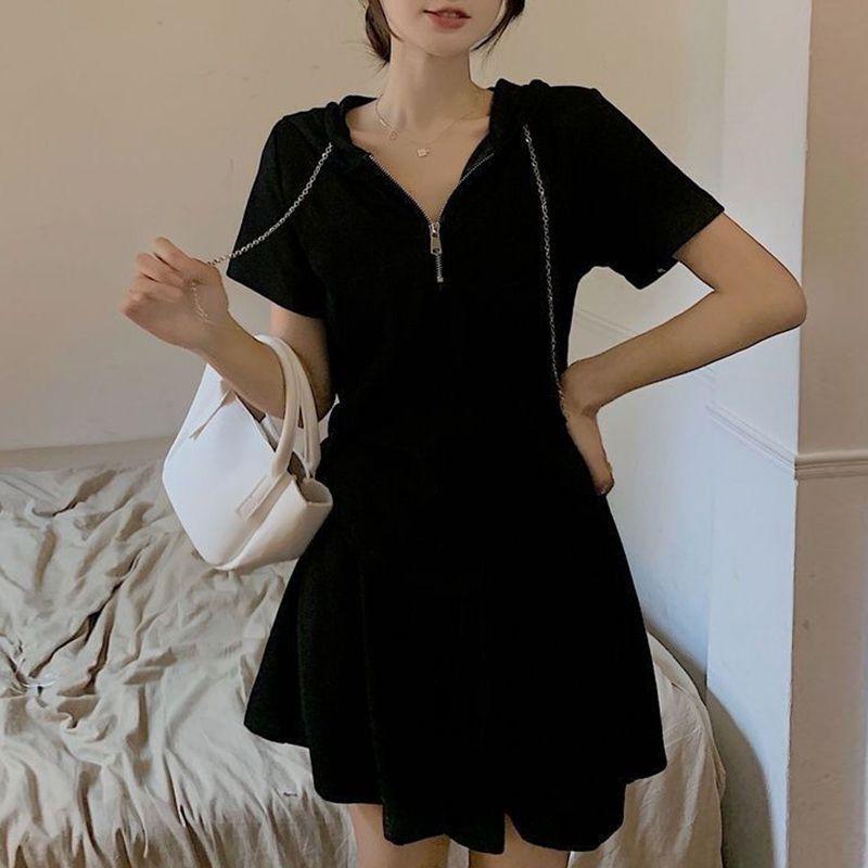 Fashionable Women's Summer Matching Suit Short-sleeved Hooded Top Slimming Shorts Two-piece Set