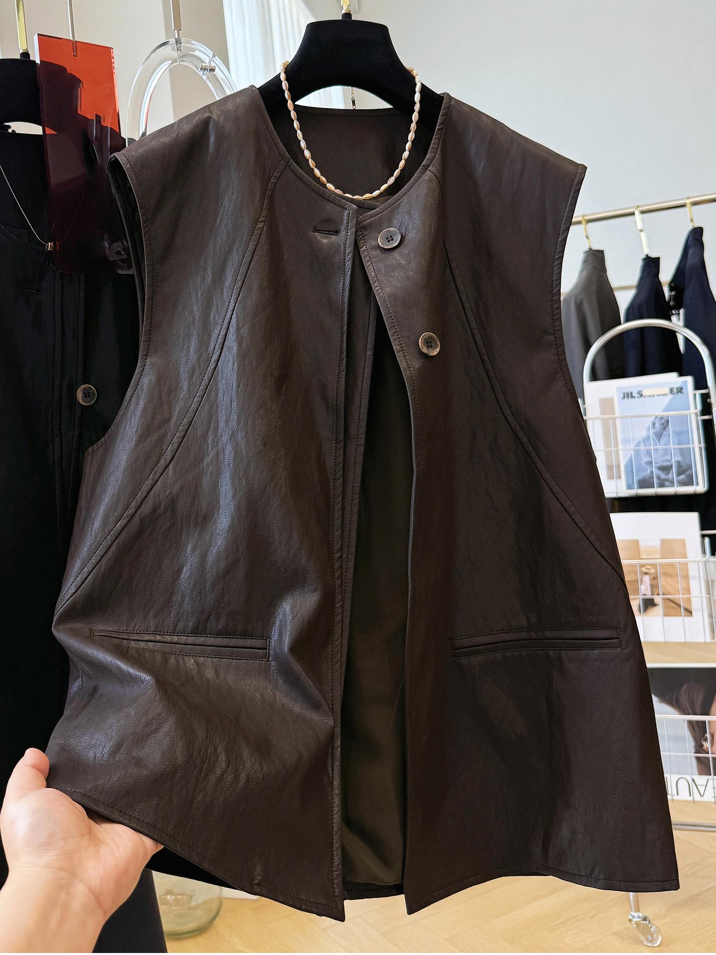 Women s Autumn Chic Sleeveless Leather Crew Neck Vest One Size коричневый
