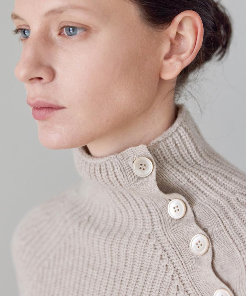 Ibokeuela Button High Neck Knit(Cream Beige)