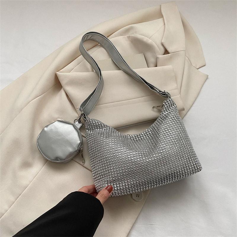 Elegante und vielseitige kleine quadratische Umhängetasche für Damen in mehreren Farben