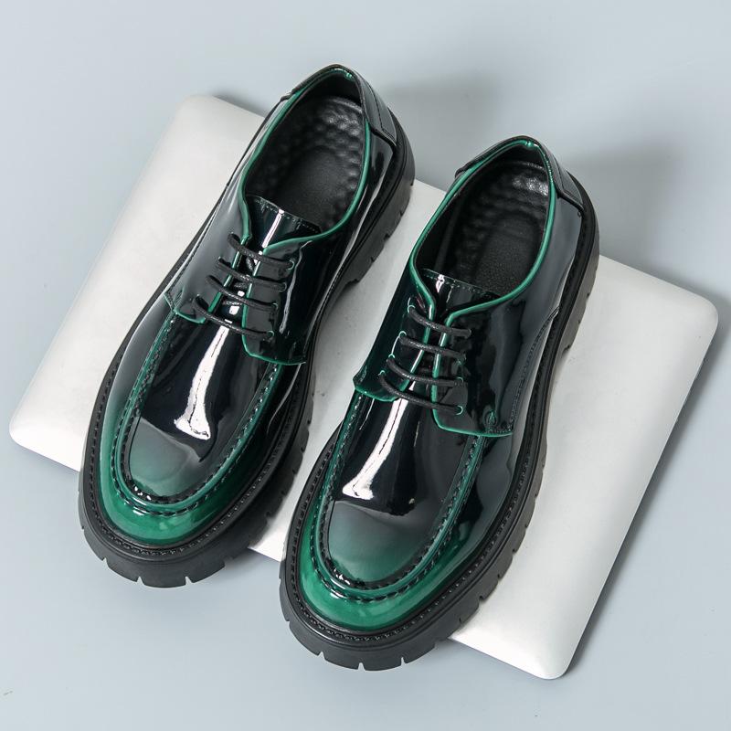 Scarpe di lusso in pelle di alta gamma, senso di alta gamma nel Regno Unito, casual rialzate con suola spessa lucida