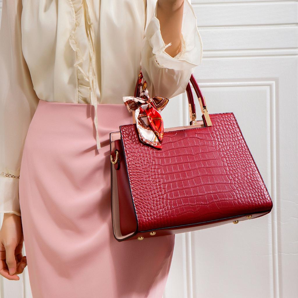 Elegant Middle-aged Mother's Bag 2024 New Fashion Crocodile Pattern Handbag Crossbody Bag Bride's Red Wedding Bag for Women