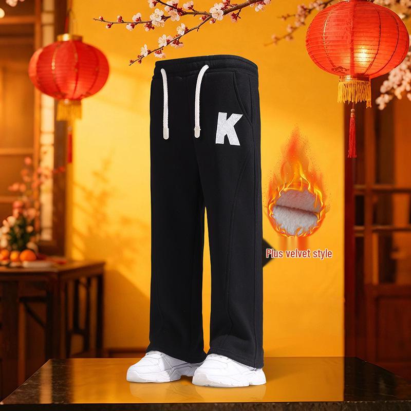 Year of the Horse 2026 Red Family Outfits: Warm, Fleece-Lined Sweatshirts for New Year Celebrations (Family of Three or Four)
