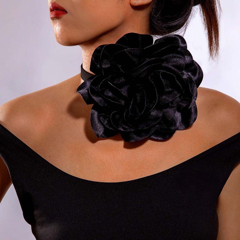 Party short feather collar temperament elegant three-dimensional white flower necklace necklace necklace women
