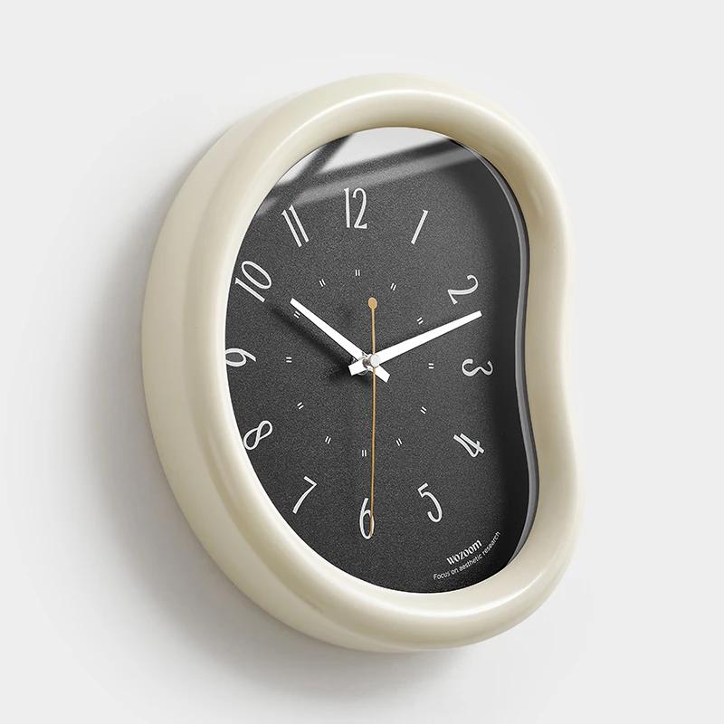 European Aesthetic Clock Wall Modern Art Creative Design Living Room Interior Wall Watch Simple Light Luxury