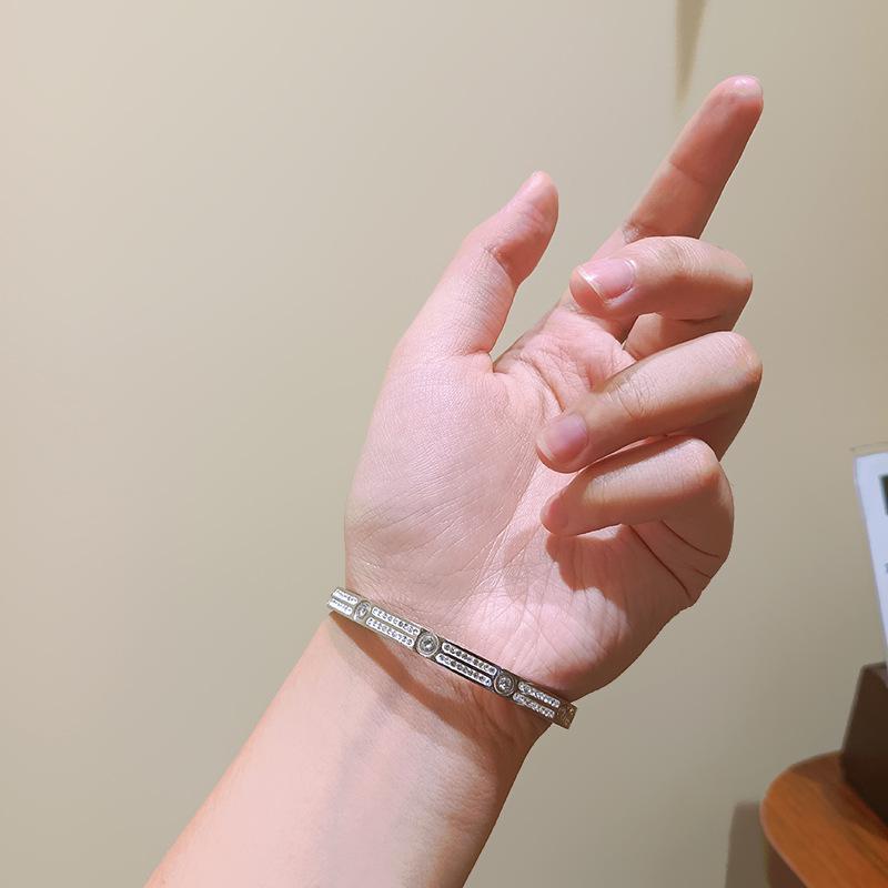 Women's Starry Sky Titanium Steel Bracelet: Fashionable, Simple, Diamond-Studded Nail Bangle, High-End Versatile Jewelry