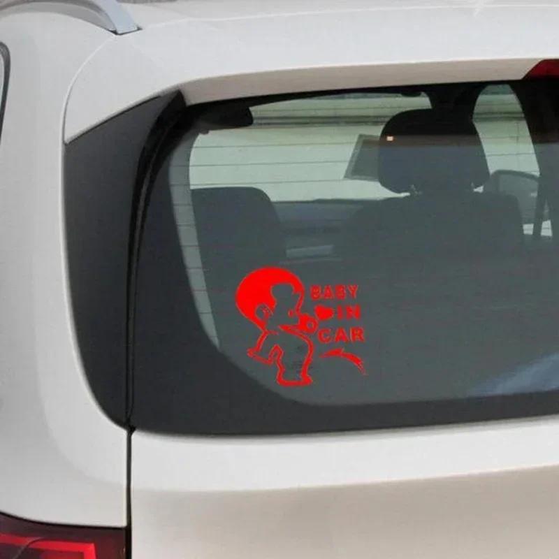 13*10cm Nové Dítě v autě Znak Nálepka Vinylová Nálepka na auto Styling Auto Okno Zadní Nárazník Kryt Škrábance Vnější Příslušenství