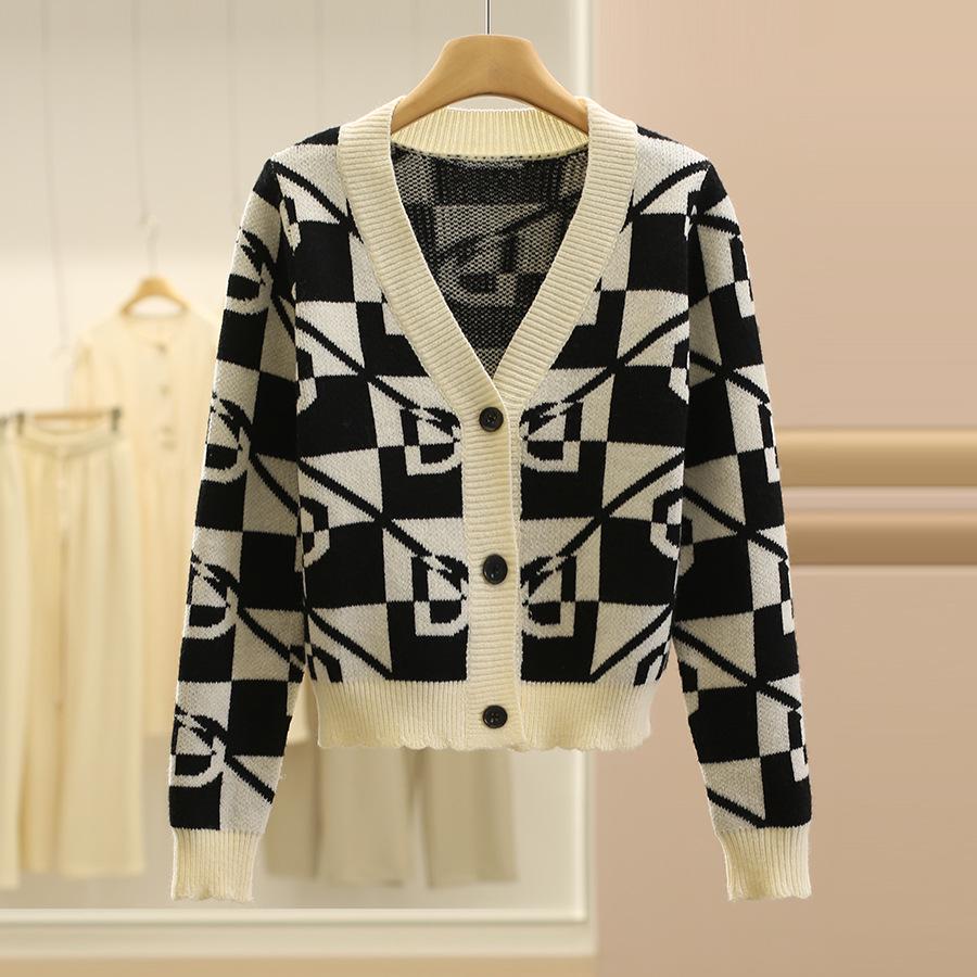 

DS22 Brand: Color Block Plaid Slimming Knit Sweater for Autumn Medium