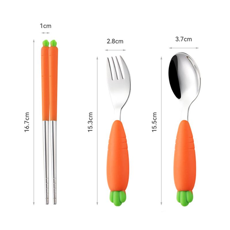 

Милый набор столовых приборов с силиконовой ручкой в виде моркови, детская посуда из нержавеющей стали, палочки для еды, вилка, ложка, столовые приборы для детей, безопасны для пищевых продуктов
