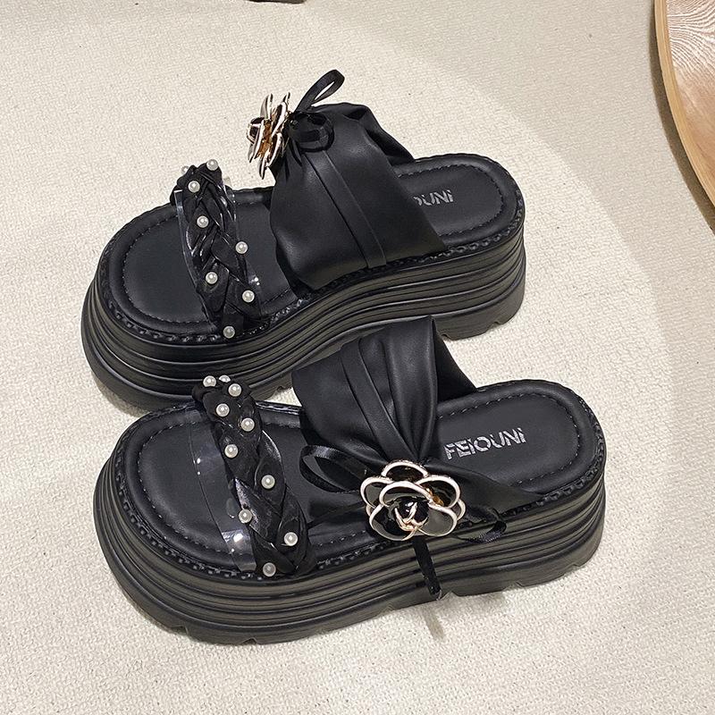 Thick-bottomed cool slippers for women's summer wear, new with skirts, soft-bottomed heightening muffin, beach sandals