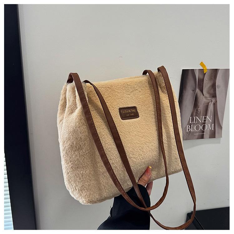 Autumn and Winter Fashion Plush Bag Women's 2025 Casual Versatile Large-capacity Commuter Tote Bag Texture Shoulder Handbag