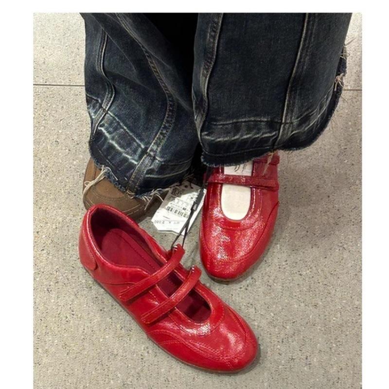 

Invisible inner height increase flat bottom functional ballet shoes women s 2025 spring and autumn new temperament burgundy Velcro single shoes 40