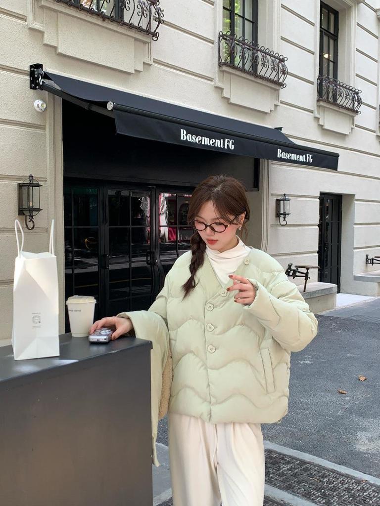 Women's Winter 2025 Scarf Collar Apple Button Down Jacket - Short Style, Sweet Petite White Duck Down Coat