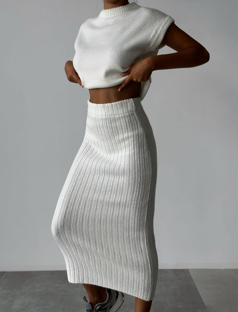 2024 Women's Fashion Sweater Set: Sleeveless Pullover Top & Slim Fit Long Skirt