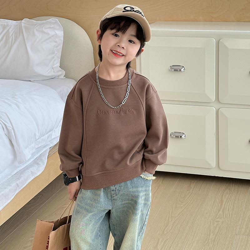 

Модный осенний свитшот для мальчиков 2025 – Стильная и легкая мода для маленьких мальчиков 120 cm