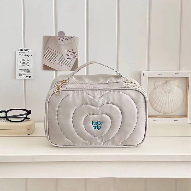 

1pcs Heart Embroidered Quilted Makeup Bag Portable Layered Toiletry Organizer for Travel Business Trip Cosmetic Storage абрикосовый