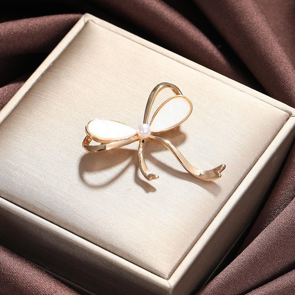 High-end butterfly brooch jewelry anti-light clothes fixed brooch pin temperament butterfly jewelry