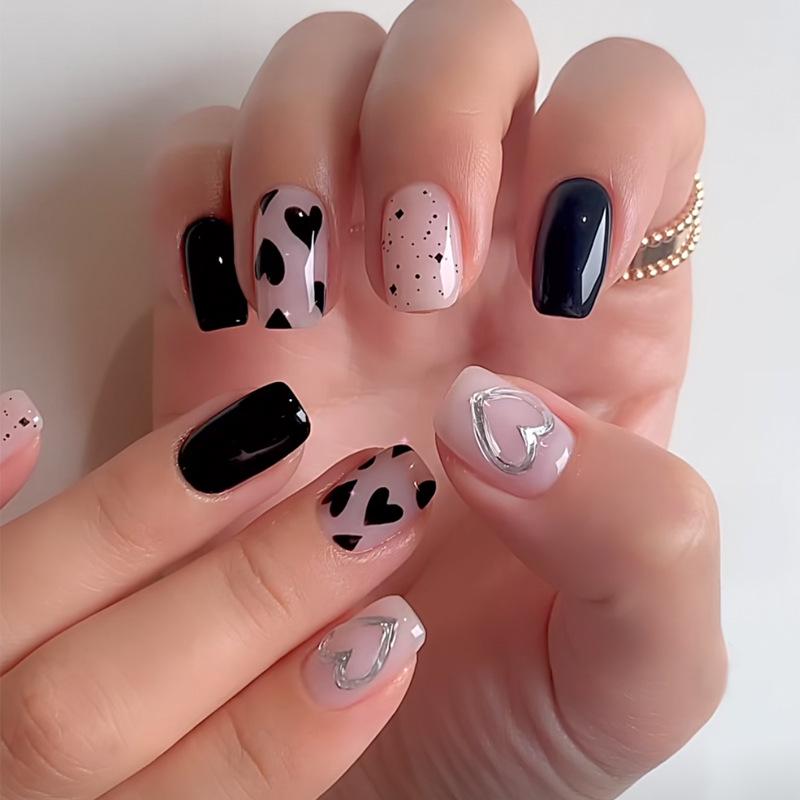 

Medium-Long Black Heart Wearable Nail Art - 24 Piece Set Gold Plating Glue Type
