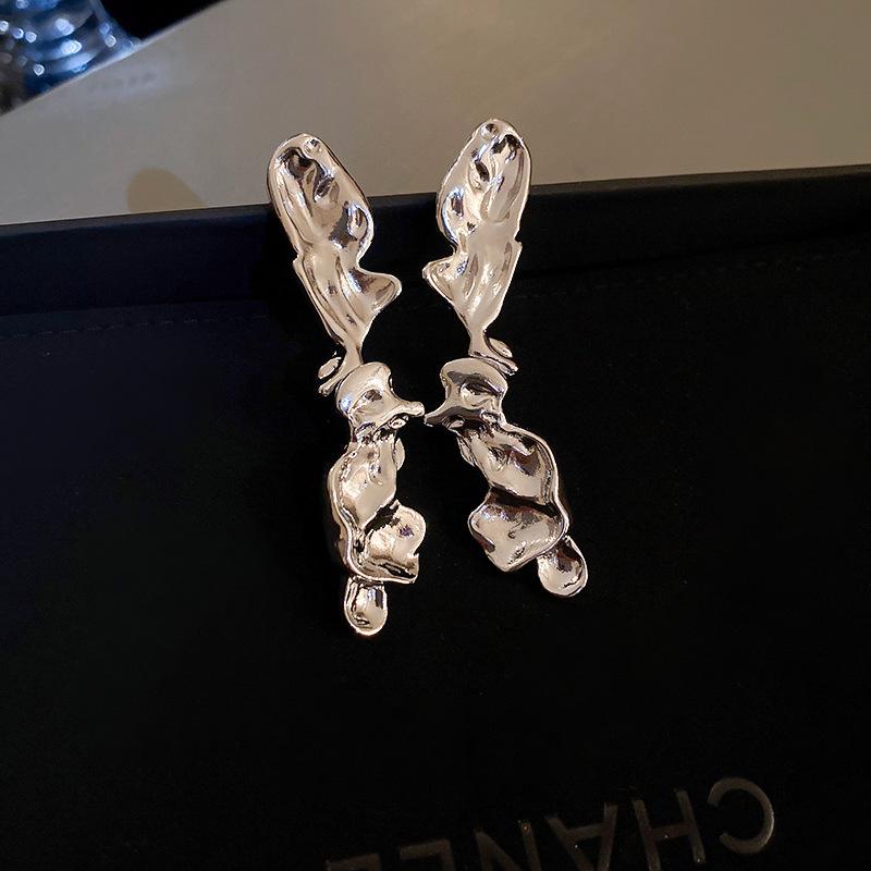 High-End European & American Metal Oval Earrings and Necklace Set - Simple Clavicle Chain for Women