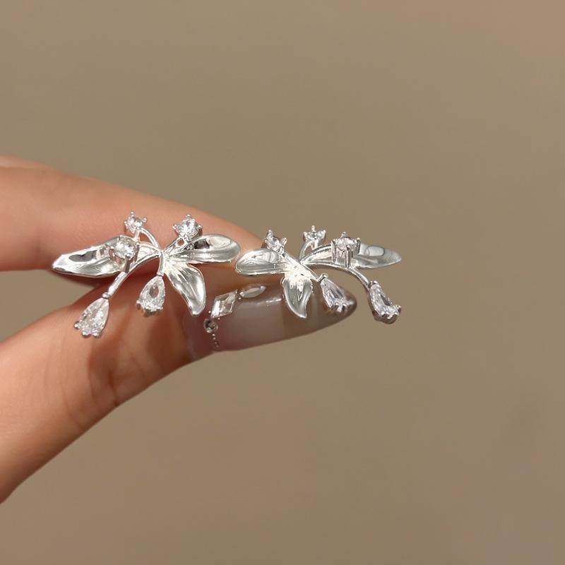 

Silver Needle Diamond Flower Exquisite Fashion Stud Earrings Sweet Small Fresh Gentle Versatile Earrings Niche Premium Earrings